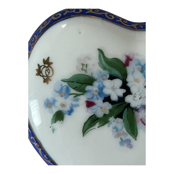 Vintage Japan Heart-Shaped Porcelain Trinket Box – Blue Floral with Gold Trim – - Picture 3 of 10